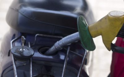 AA reports supermarket fuel price war offering “pennies off” scam to boost sales